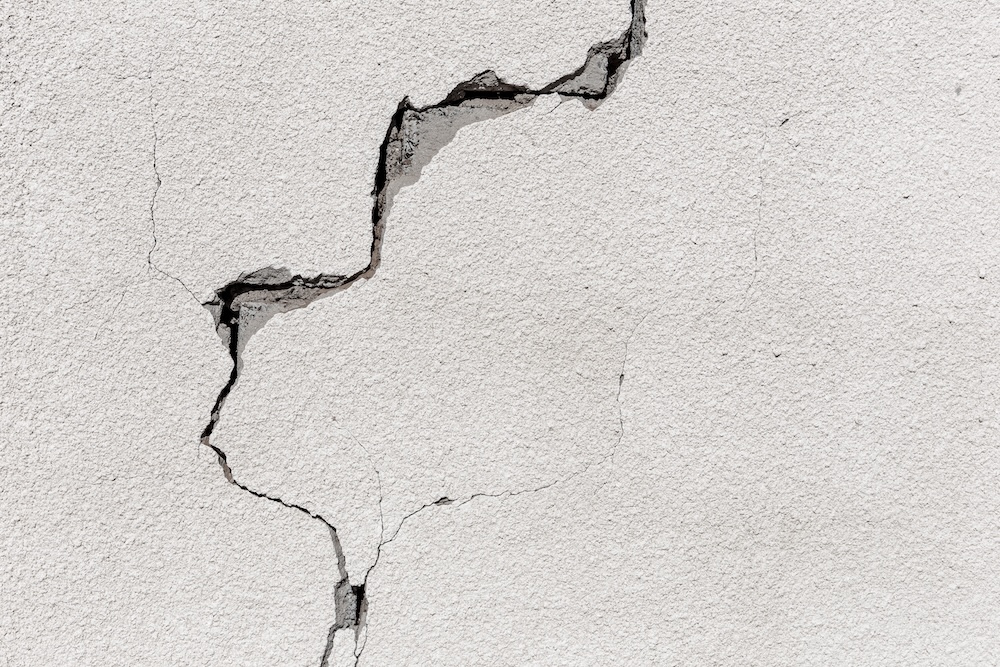 a crack on a wall of a house